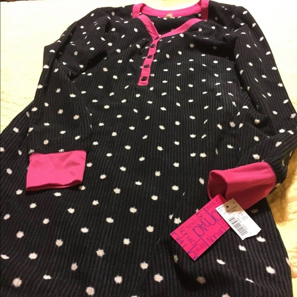 Nomad Black with White Pajamas